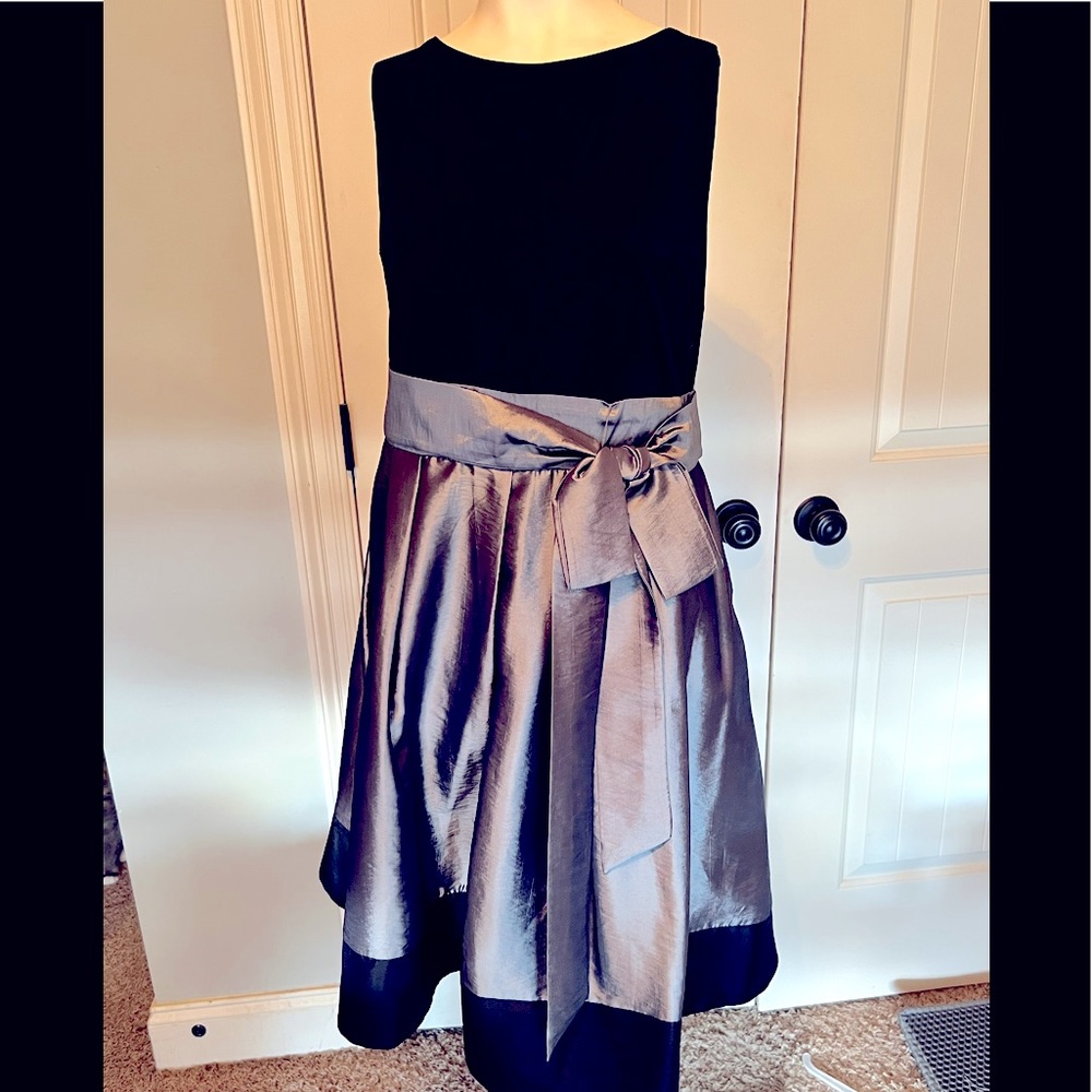 Womens plus size cocktail stress black silver satin sleeveless